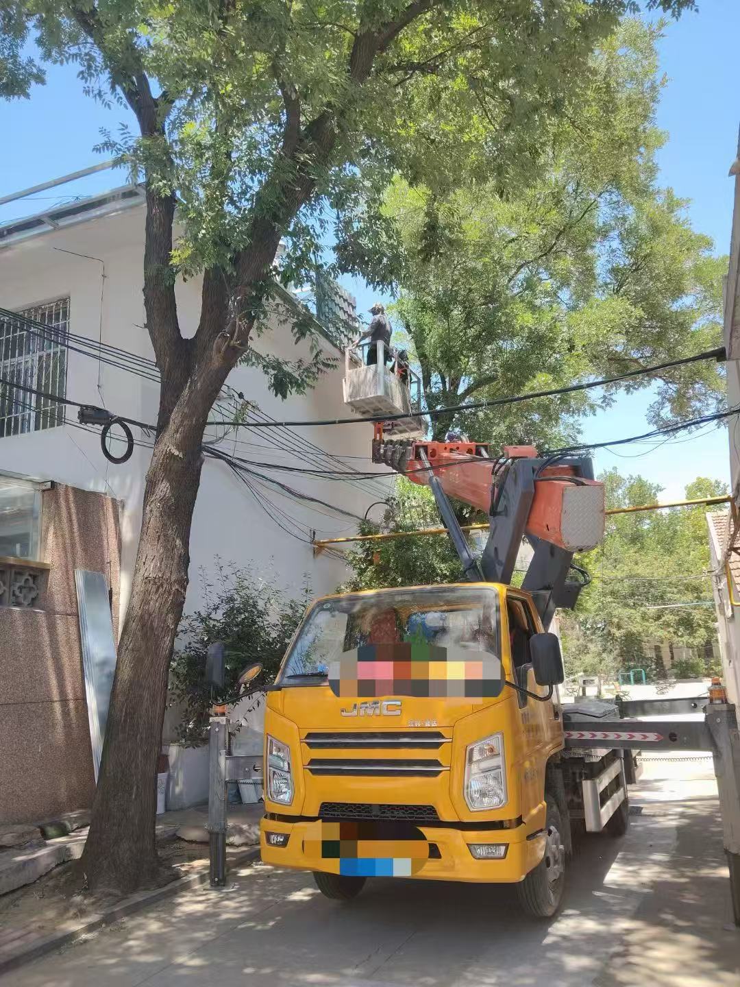 雨花台区高空作业车能吊装重物吗？最大承载多少公斤？