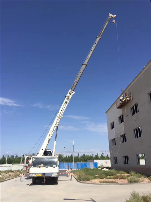 雨花台区“轻装强干”—— 吊车的 “轻量化臂架” 技术